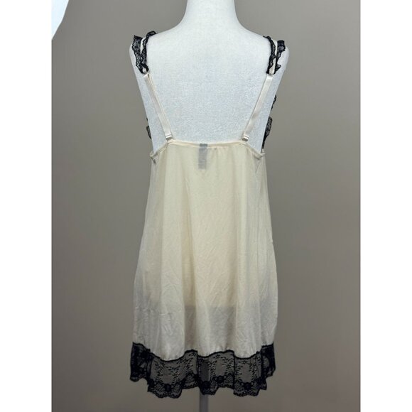 Vintage-Inspired Cream S/M Nightgown With Black Lace Trim & Adjustable Straps - Picture 2 of 6